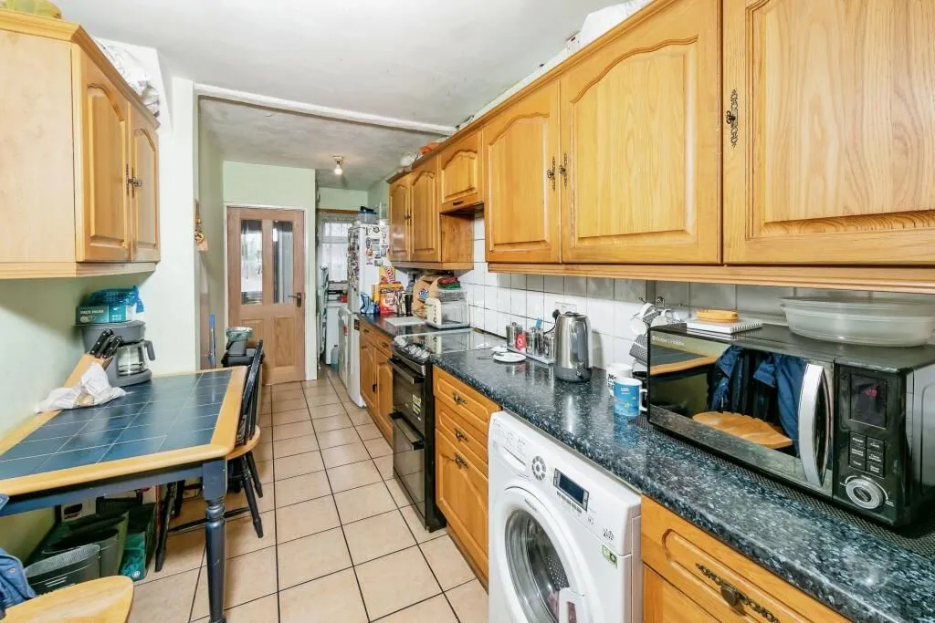Tilehurst, Reading, Berkshire, RG30 4SS - Online Auctions
