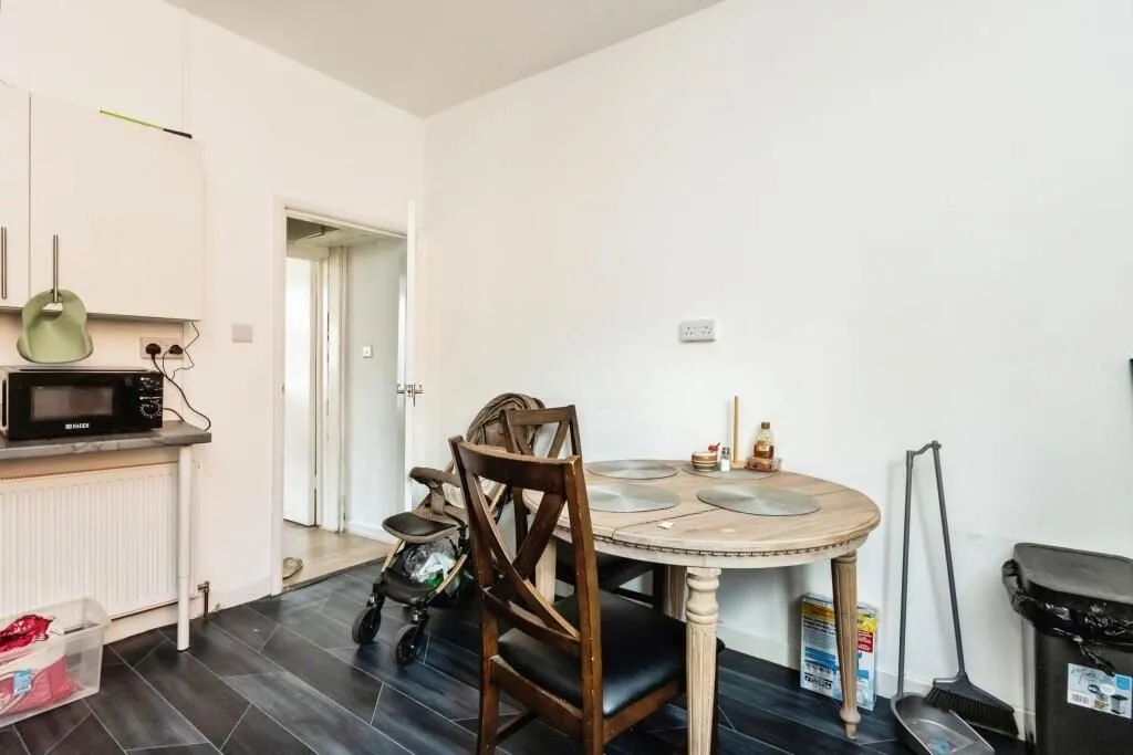 Nottingham, Nottinghamshire, NG7 5AA - Online Auctions