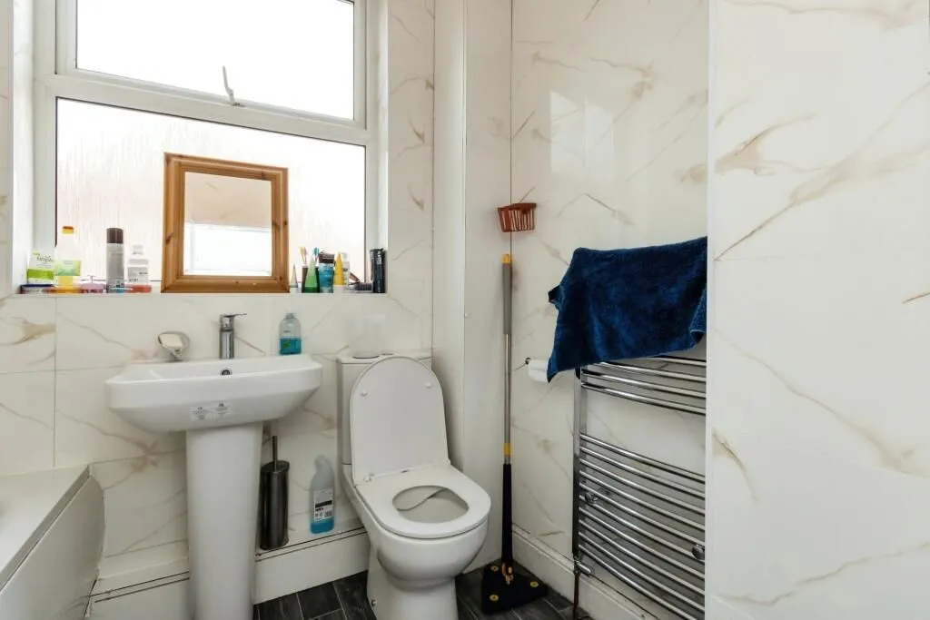 Nottingham, Nottinghamshire, NG7 5AA - Online Auctions