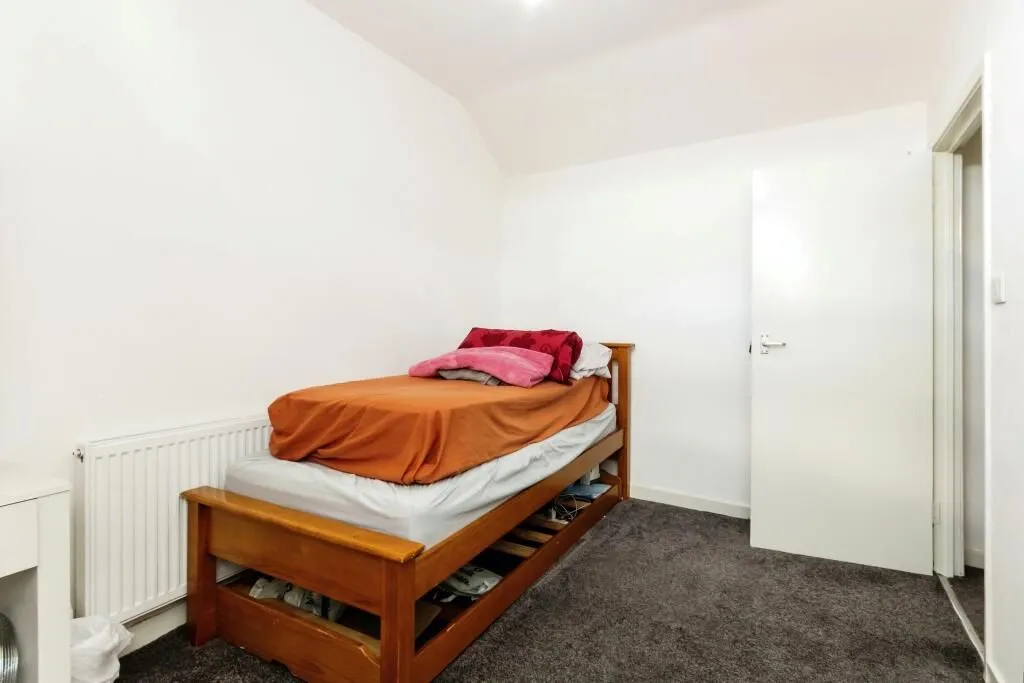 Nottingham, Nottinghamshire, NG7 5AA - Online Auctions