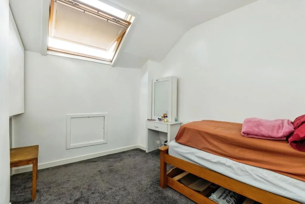 Nottingham, Nottinghamshire, NG7 5AA - Online Auctions