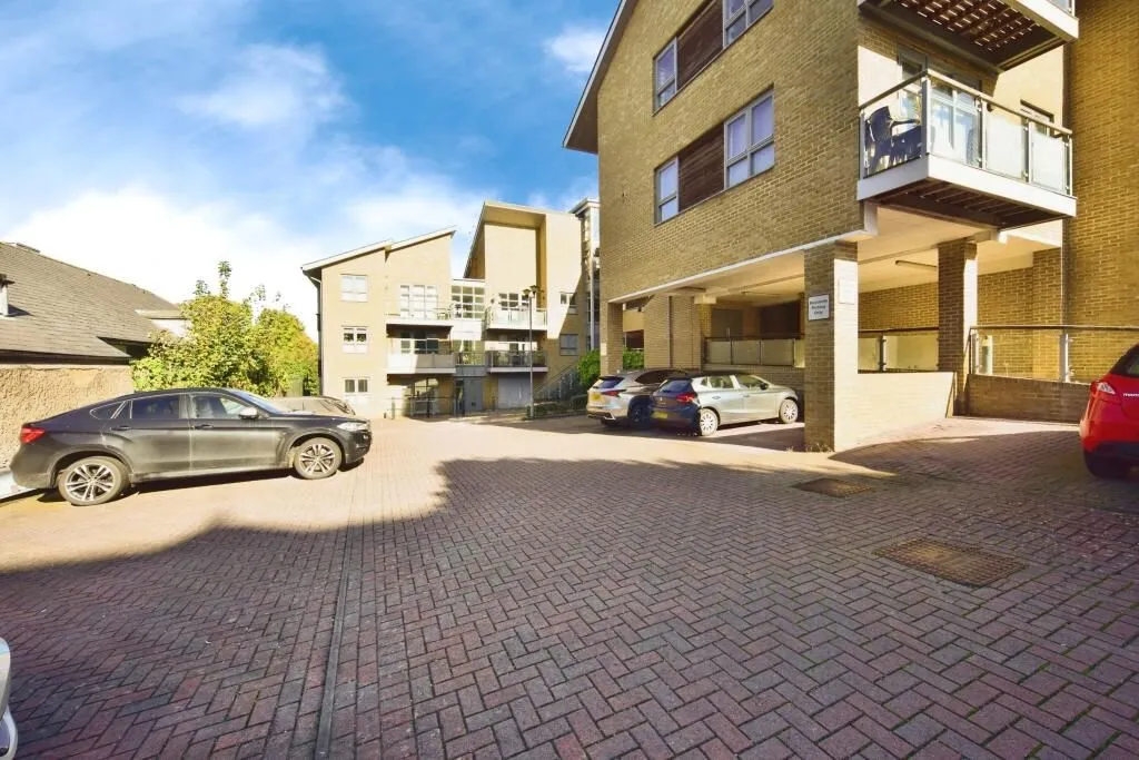 Church Street, Sittingbourne, Kent, ME10 3EG - Online Auctions