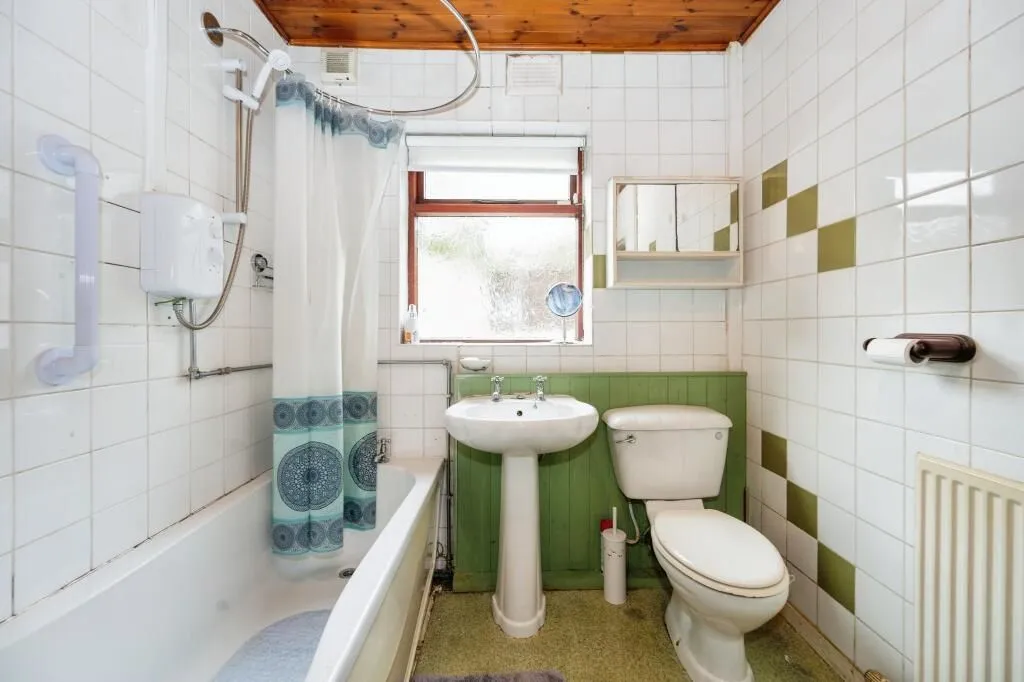 St. Helens, Merseyside, WA9 4HL - Online Auctions
