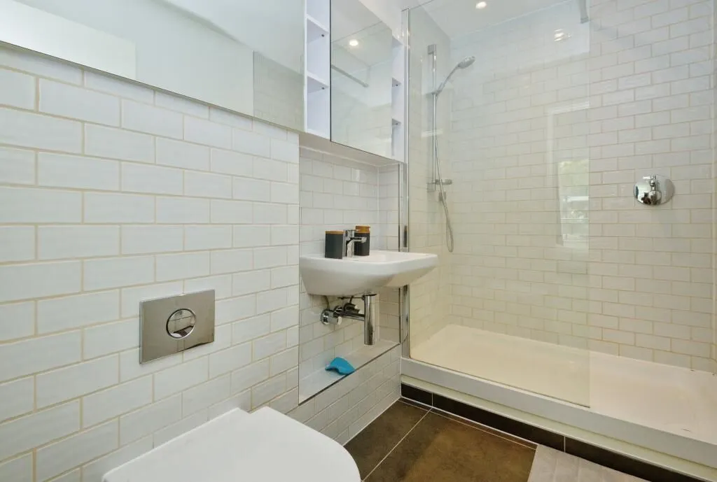 6 Victory Parade, Plumstead Road, London, SE18 6FN - Online Properties