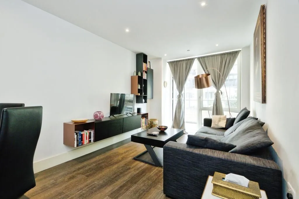 6 Victory Parade, Plumstead Road, London, SE18 6FN - Online Properties