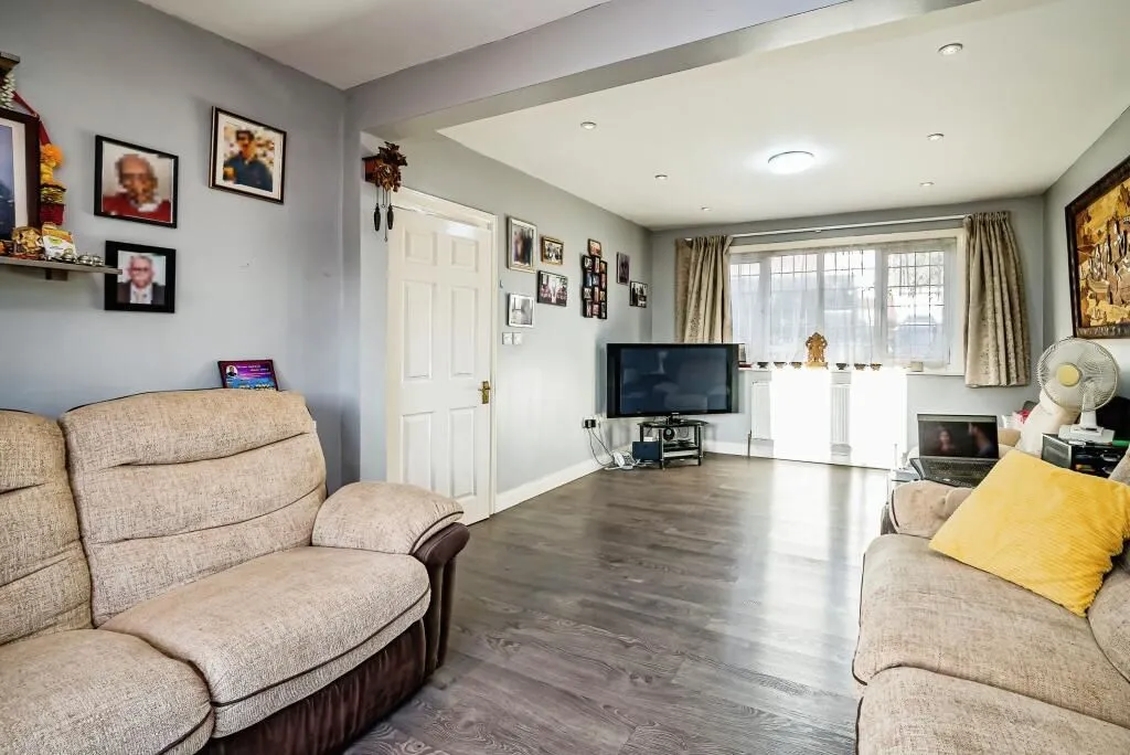 High Wycombe, Buckinghamshire, HP13 6HZ - Online Auctions