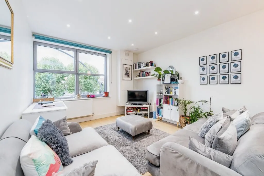 Sundial Court, Barnsbury Lane, Surbiton, Surrey, KT5 9AN - Online Auctions