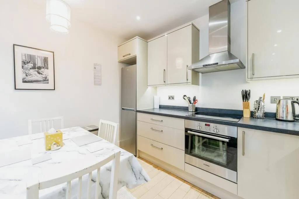 Sundial Court, Barnsbury Lane, Surbiton, Surrey, KT5 9AN - Online Auctions