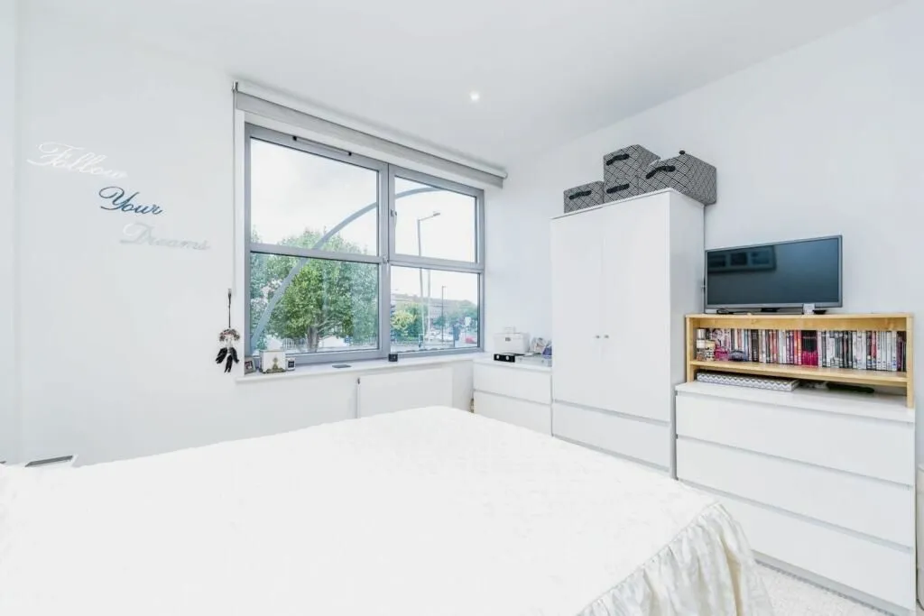 Sundial Court, Barnsbury Lane, Surbiton, Surrey, KT5 9AN - Online Auctions