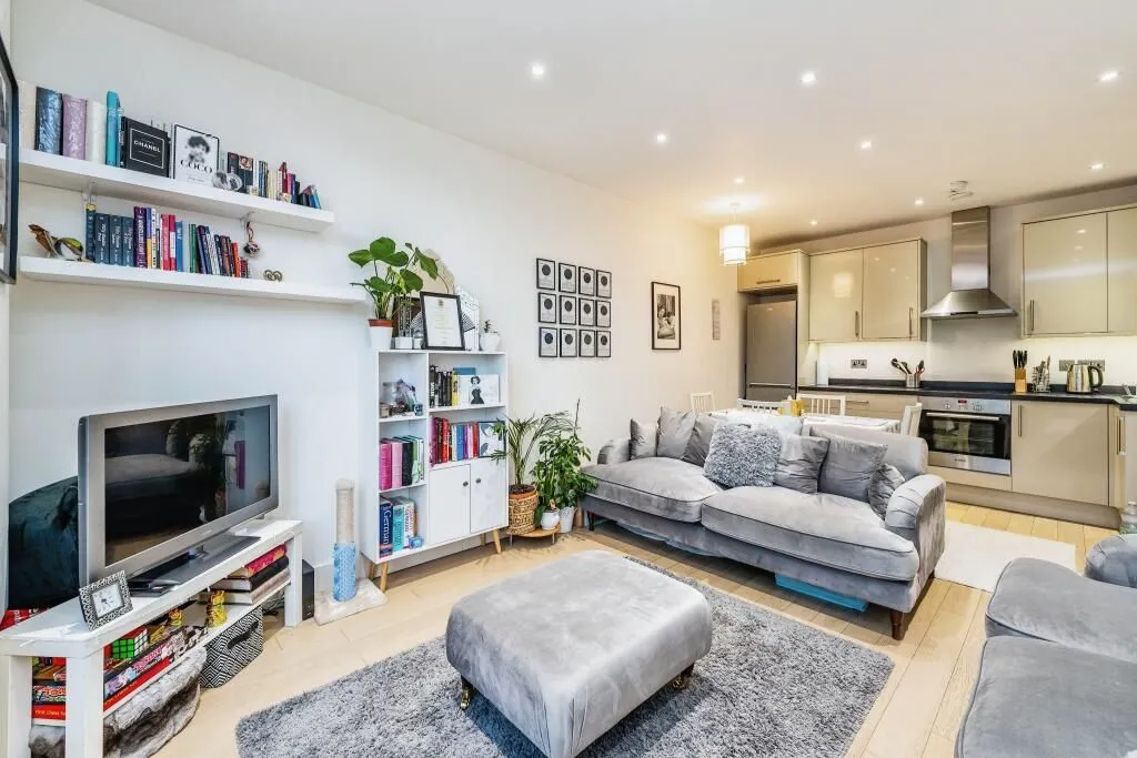 Sundial Court, Barnsbury Lane, Surbiton, Surrey, KT5 9AN - Online Auctions