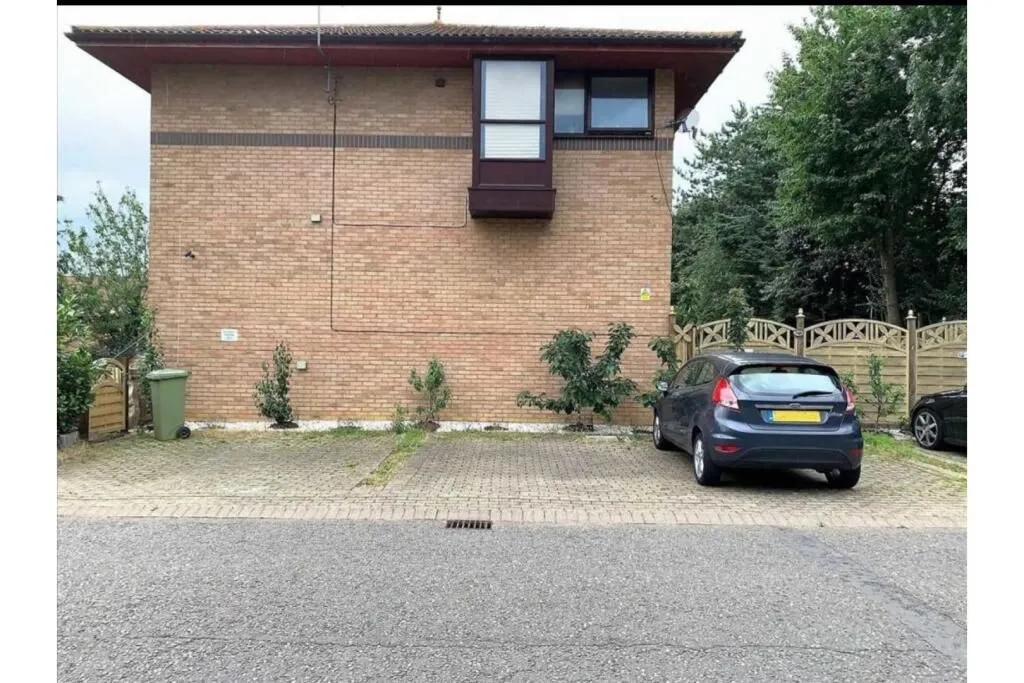 Shenley Lodge, Milton Keynes, Buckinghamshire, MK5 7DJ - Online Auctions