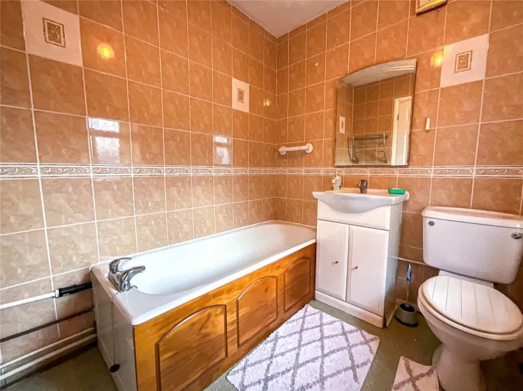 Tamworth, Staffordshire, B79 7QP - Online Auctions