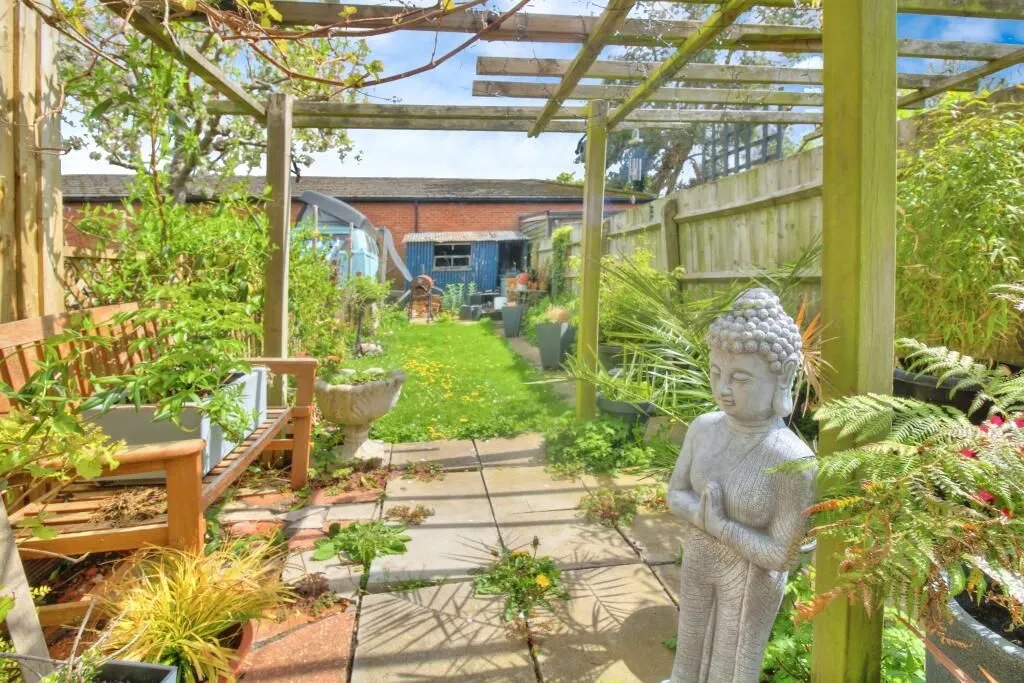 Newport Pagnell, Buckinghamshire, MK16 0EE - Online Properties