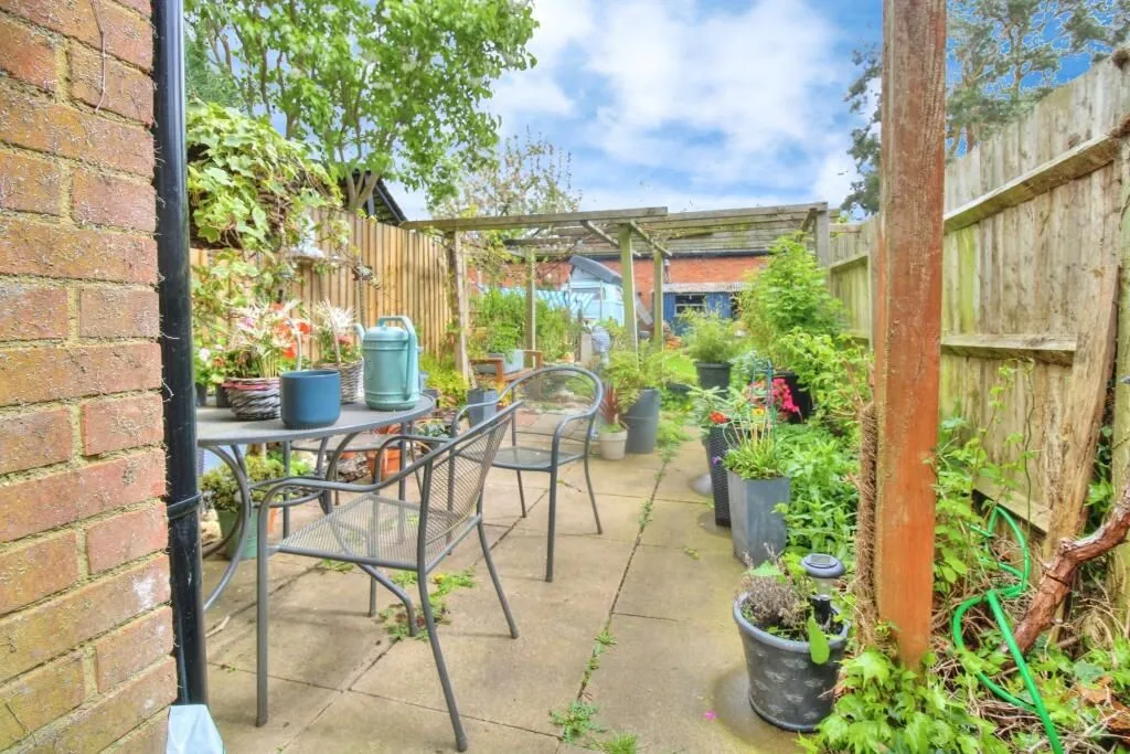 Newport Pagnell, Buckinghamshire, MK16 0EE - Online Properties