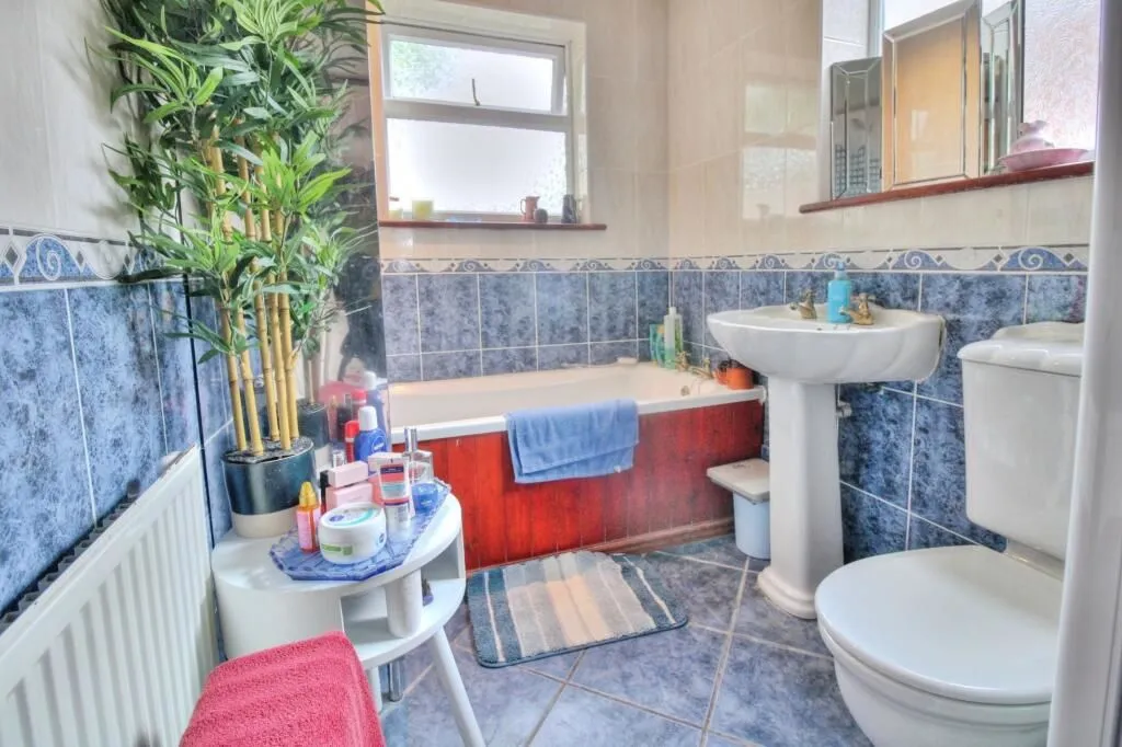 Newport Pagnell, Buckinghamshire, MK16 0EE - Online Properties
