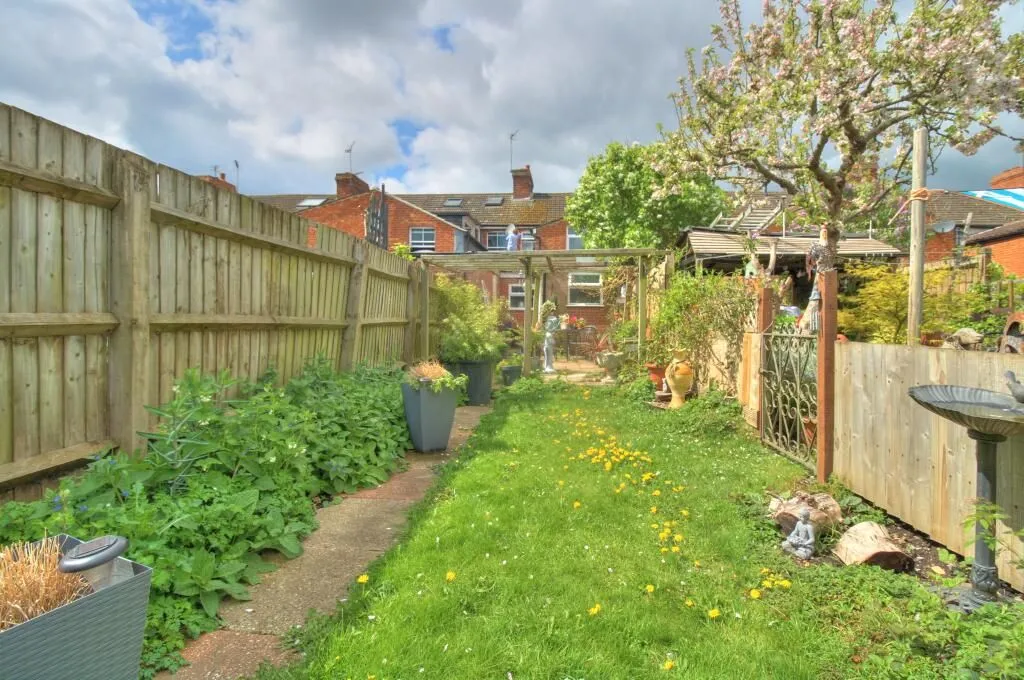 Newport Pagnell, Buckinghamshire, MK16 0EE - Online Properties