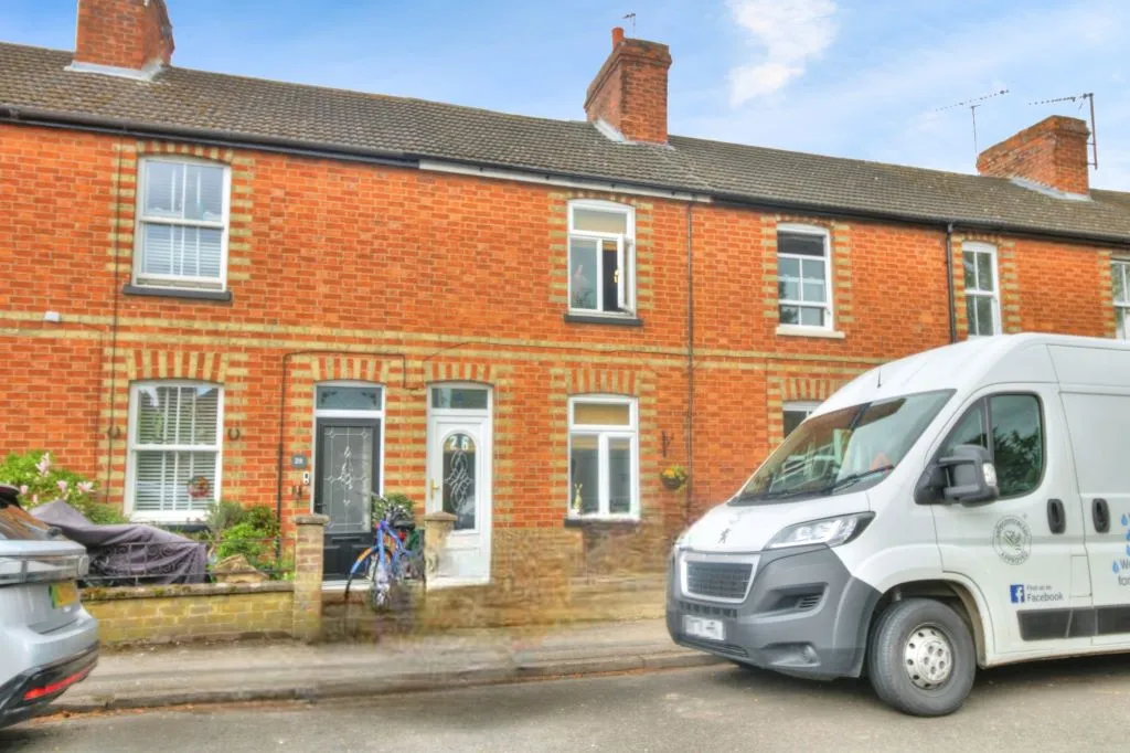Newport Pagnell, Buckinghamshire, MK16 0EE - Online Properties