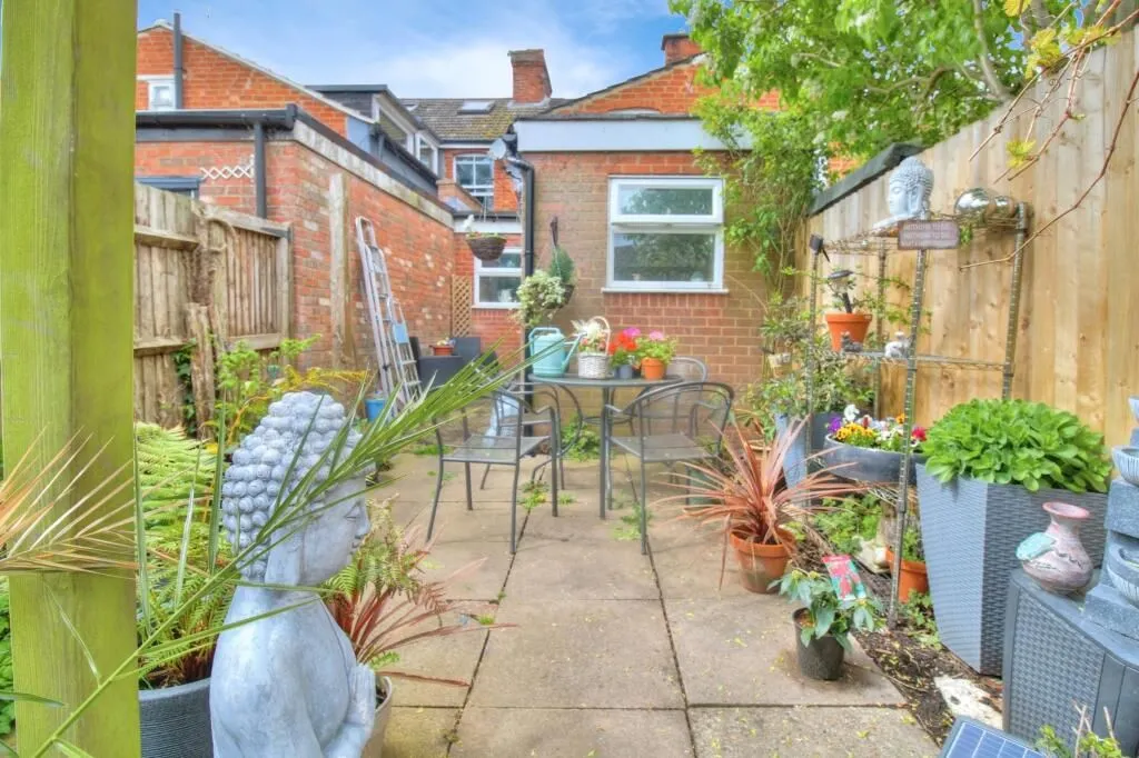 Newport Pagnell, Buckinghamshire, MK16 0EE - Online Properties