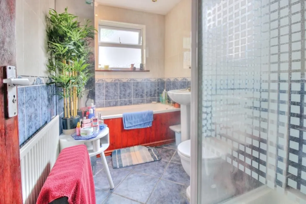 Newport Pagnell, Buckinghamshire, MK16 0EE - Online Properties