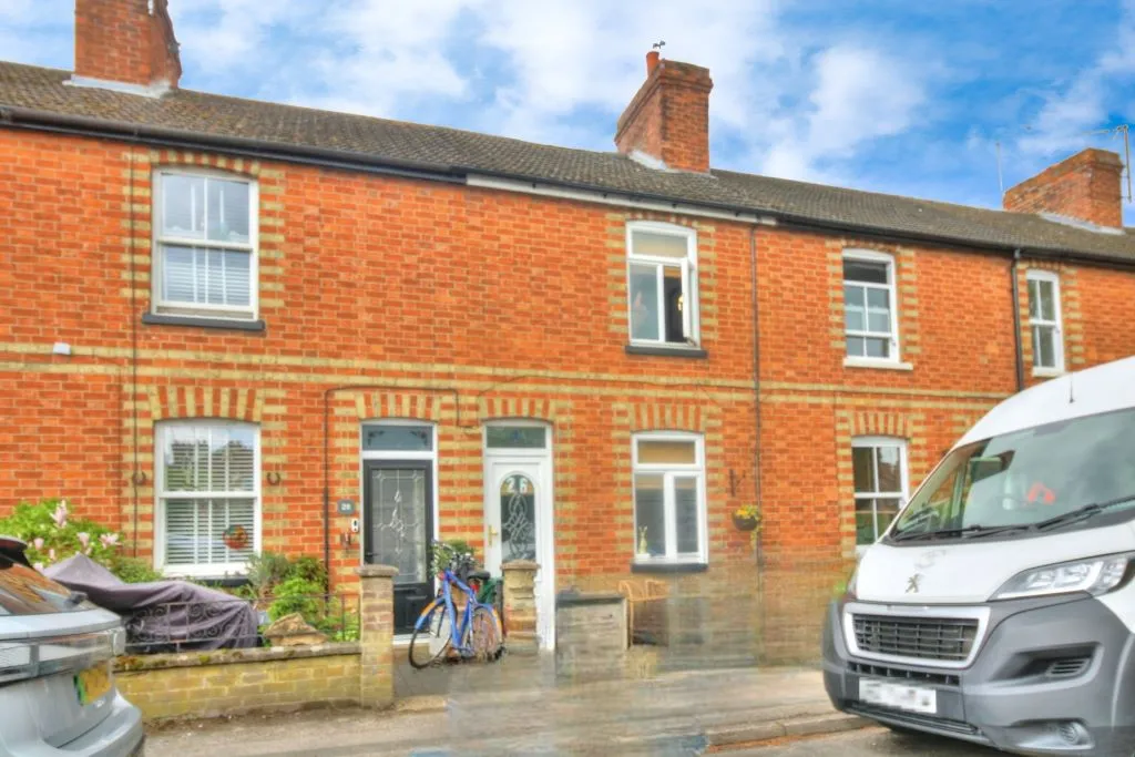 Newport Pagnell, Buckinghamshire, MK16 0EE - Online Properties