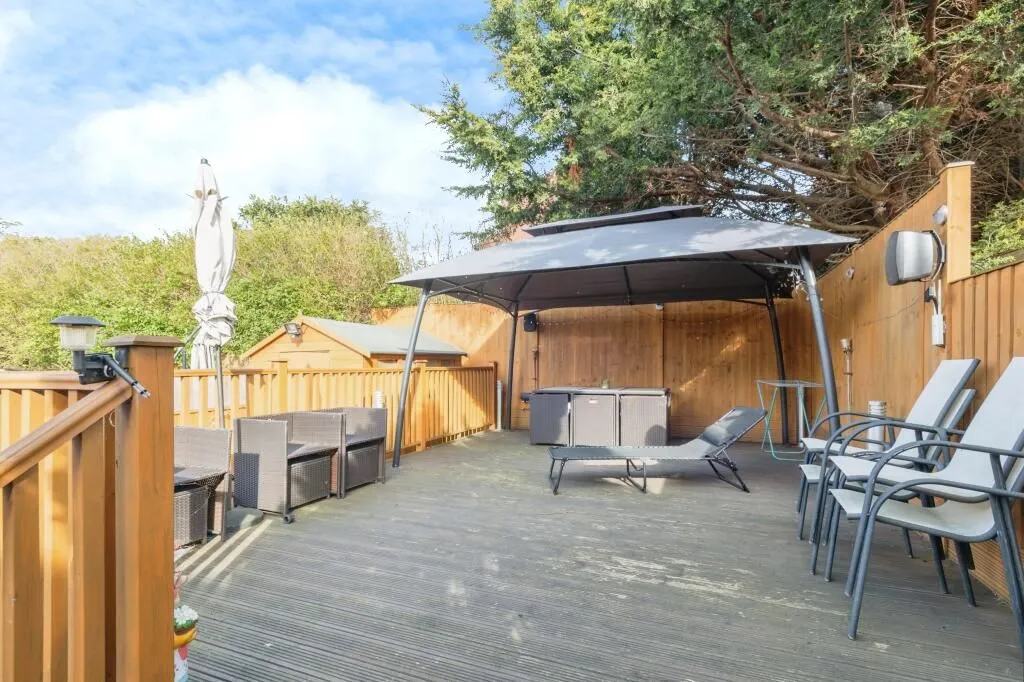 Leeds, West Yorkshire, LS12 4AR - Online Auctions