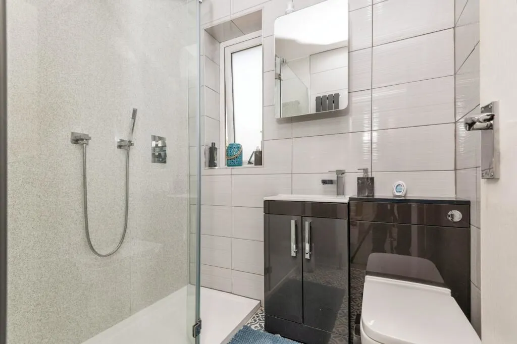 Leeds, West Yorkshire, LS12 4AR - Online Auctions
