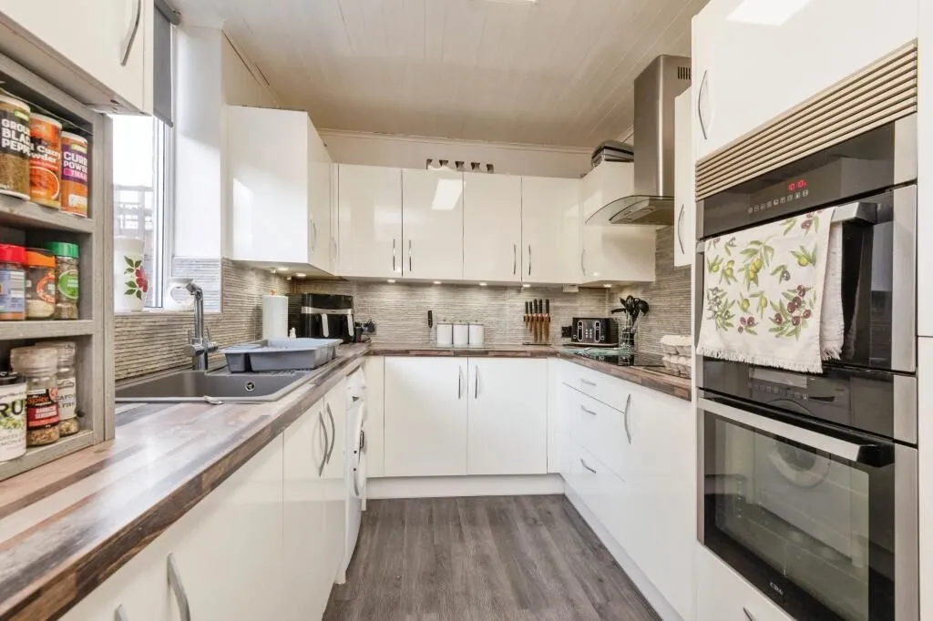 Leeds, West Yorkshire, LS12 4AR - Online Auctions