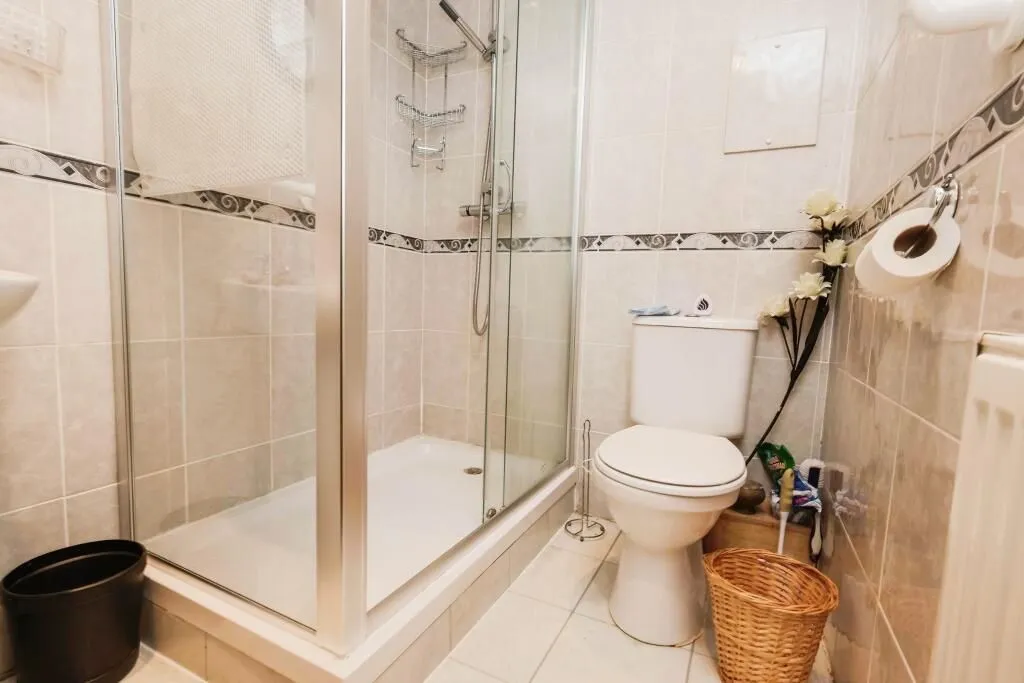 Birmingham, West Midlands, B44 9HB - Online Auctions