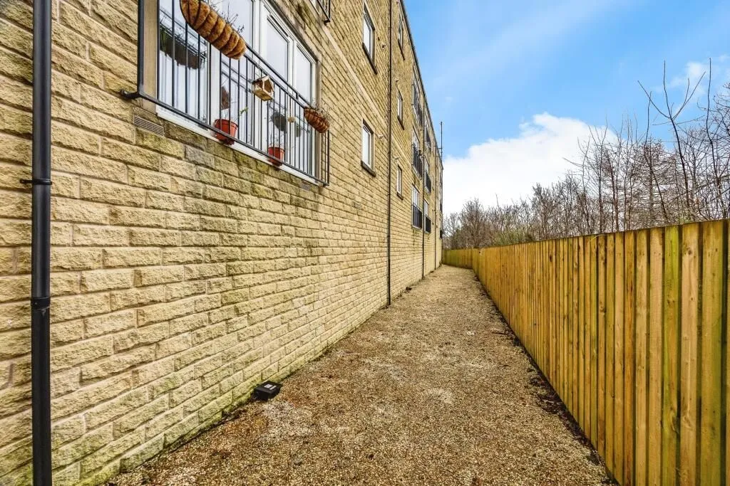 Claremount Road, Halifax, West Yorkshire, HX3 6LJ - Online Properties