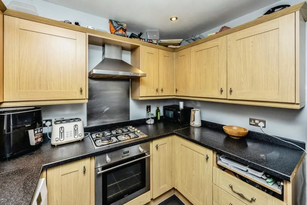Claremount Road, Halifax, West Yorkshire, HX3 6LJ - Online Properties