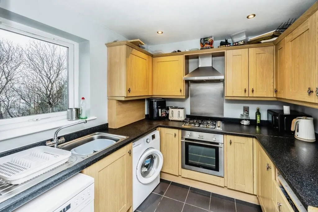 Claremount Road, Halifax, West Yorkshire, HX3 6LJ - Online Properties