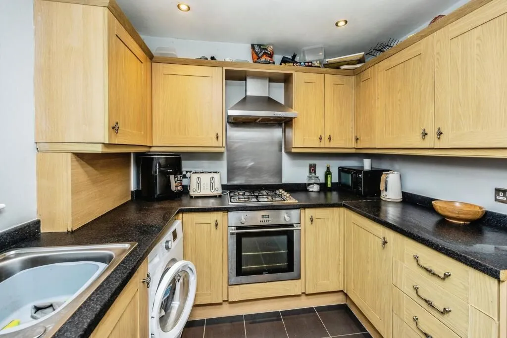 Claremount Road, Halifax, West Yorkshire, HX3 6LJ - Online Properties