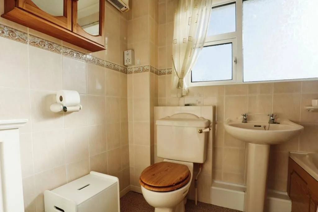 Grantham, Lincolnshire, NG31 9TX - Online Auctions