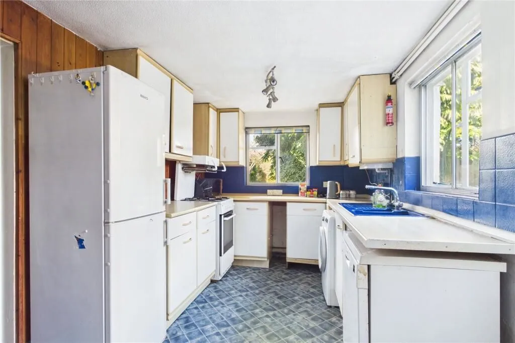 20 Newbury Road, Kingsclere, Newbury, Berkshire, RG20 5SR - Online Auctions