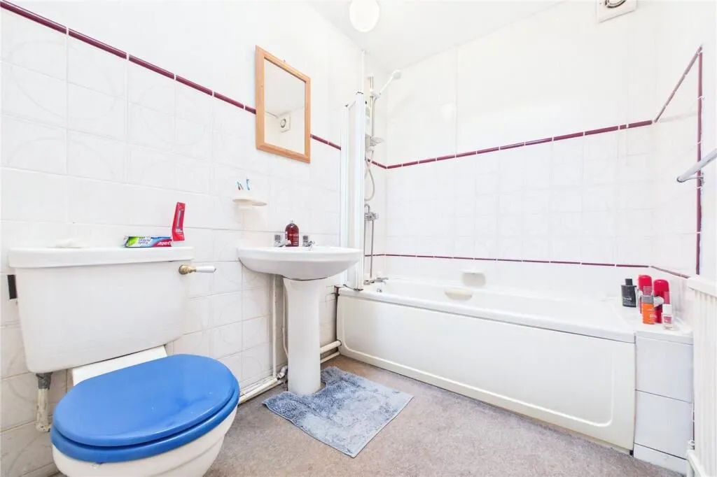 20 Newbury Road, Kingsclere, Newbury, Berkshire, RG20 5SR - Online Auctions