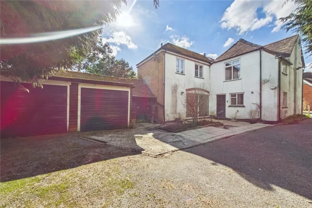 20 Newbury Road, Kingsclere, Newbury, Berkshire, RG20 5SR - Online Auctions
