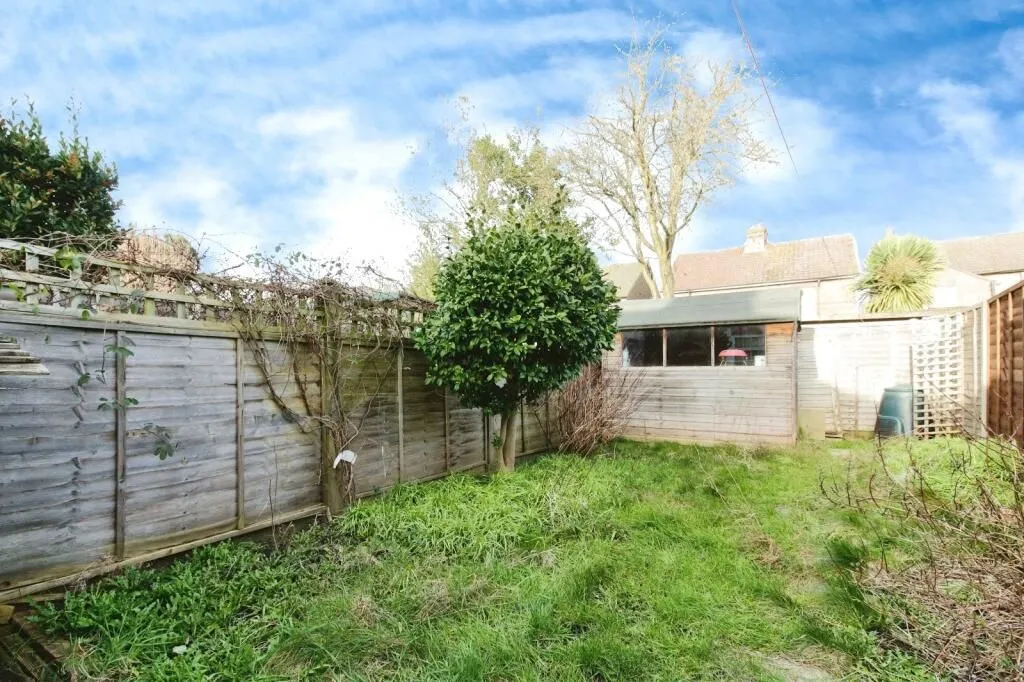 Staines-upon-Thames, Middlesex, TW18 4HT - Online Auctions