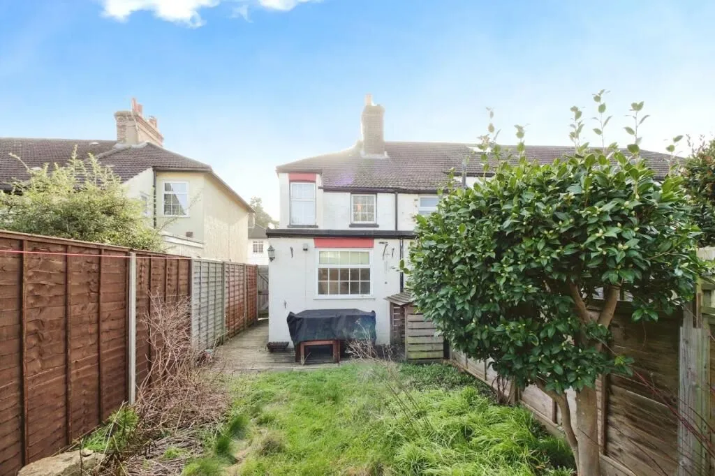 Staines-upon-Thames, Middlesex, TW18 4HT - Online Auctions