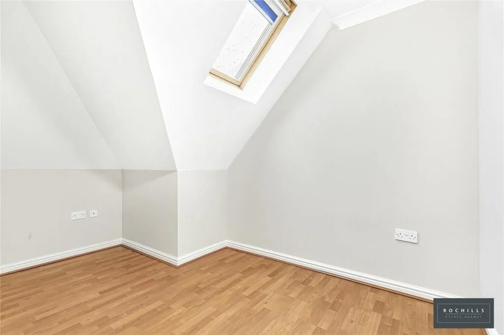 Montpellier Court, Russell Road, Walton-on-Thames, Surrey, KT12 2JL - Online Auctions