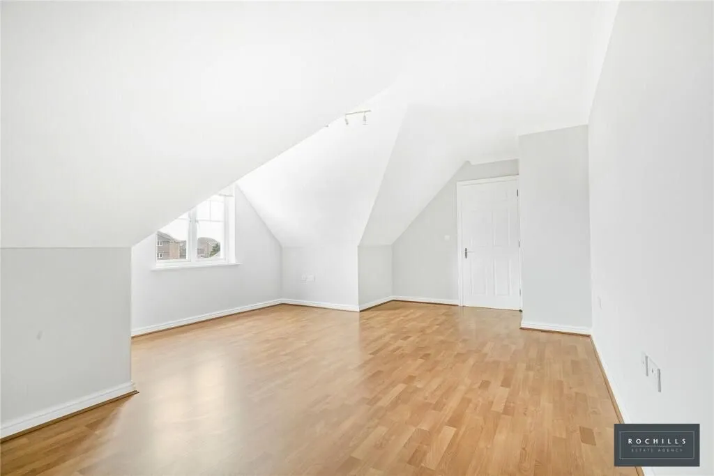Montpellier Court, Russell Road, Walton-on-Thames, Surrey, KT12 2JL - Online Auctions