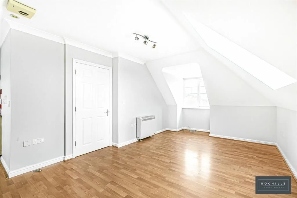 Montpellier Court, Russell Road, Walton-on-Thames, Surrey, KT12 2JL - Online Auctions