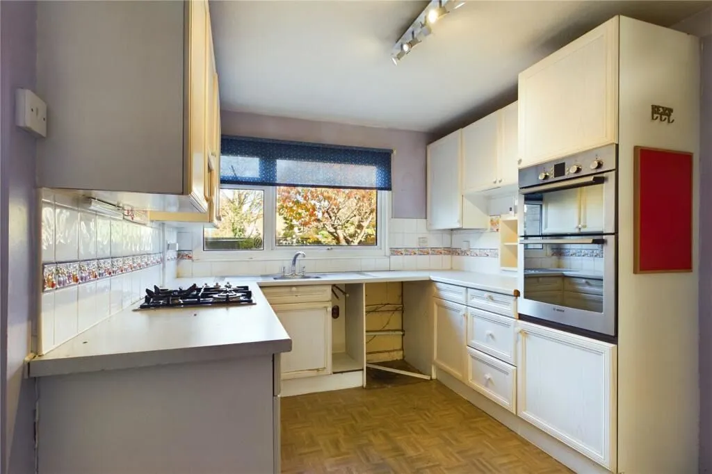 Calcot, Reading, Berkshire, RG31 7PQ - Online Auctions