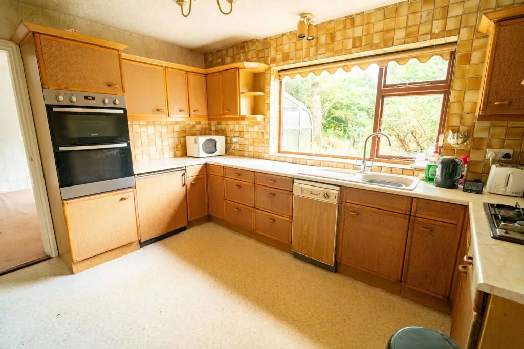 Solihull, West Midlands, B91 1PQ - Online Auctions
