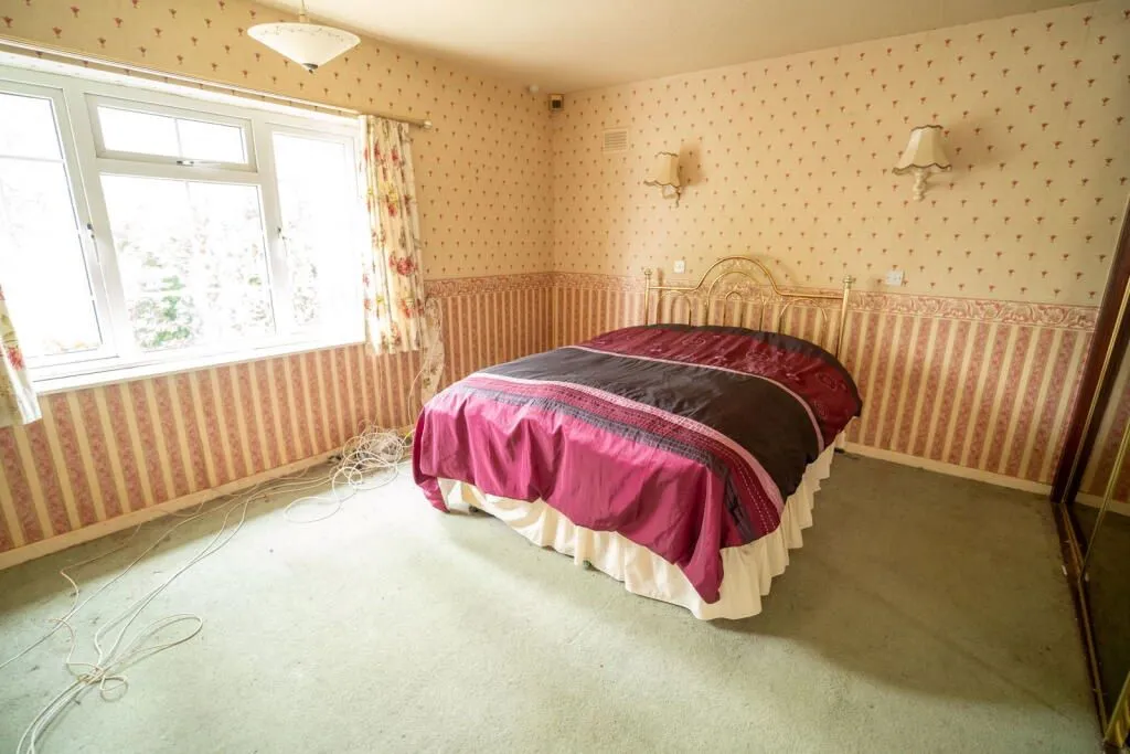 Solihull, West Midlands, B91 1PQ - Online Auctions