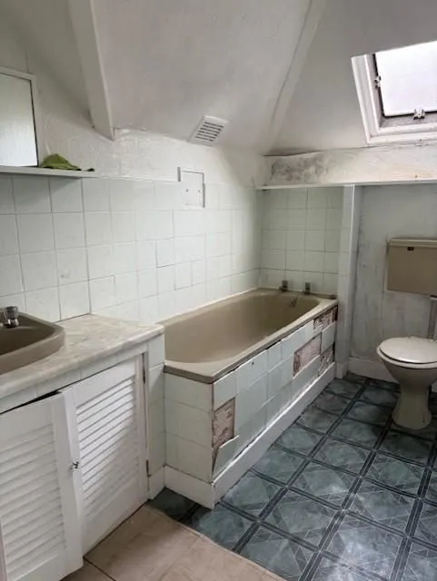 London, SE25 6EJ - Online Auctions