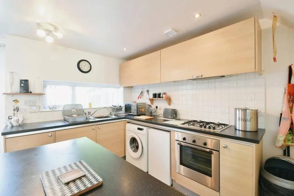 Manchester, Lancashire, M11 3NH - Online Auctions