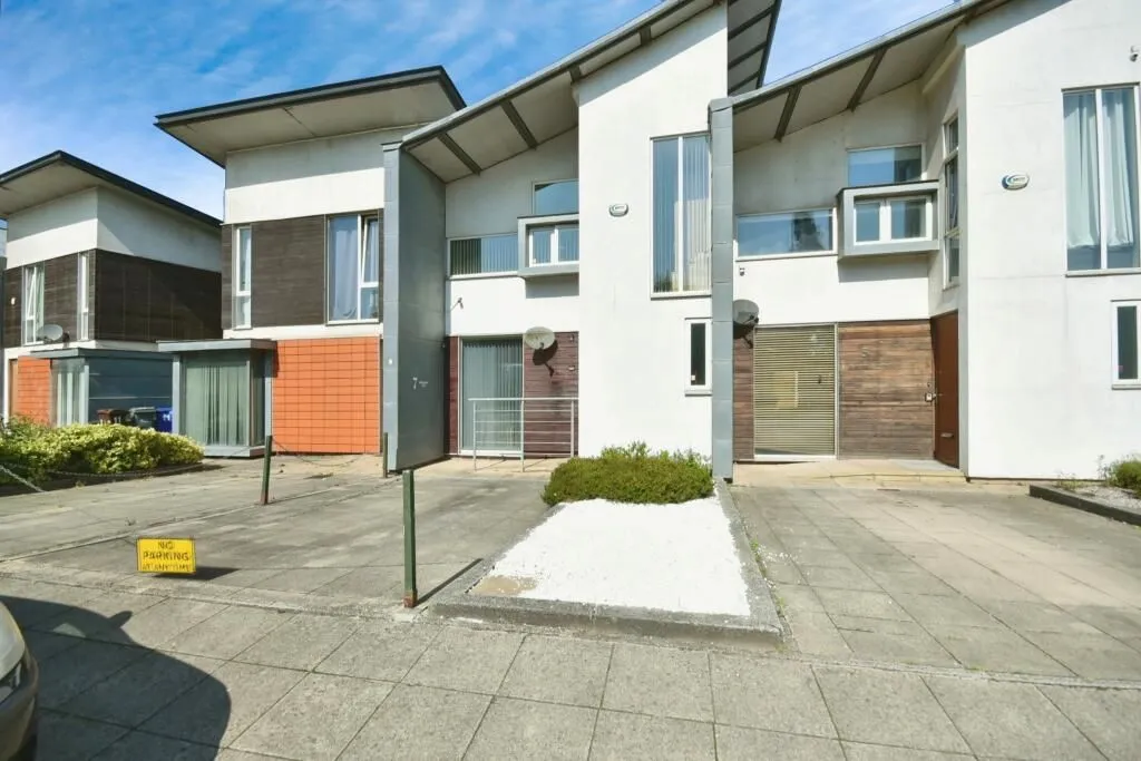 Manchester, Lancashire, M11 3NH - Online Auctions