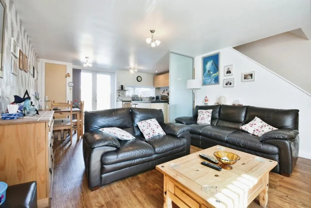Manchester, Lancashire, M11 3NH - Online Auctions