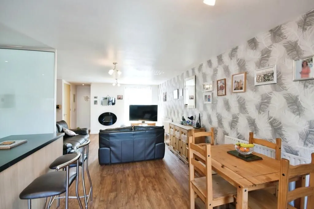 Manchester, Lancashire, M11 3NH - Online Auctions