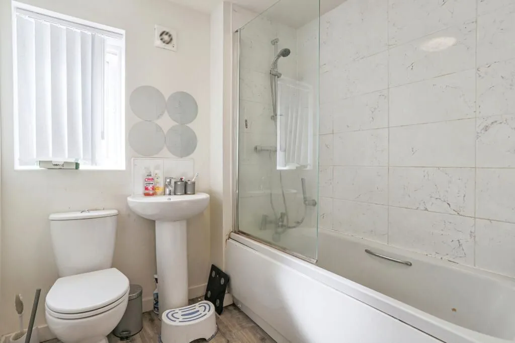 Leeds, West Yorkshire, LS9 0HN - Online Auctions
